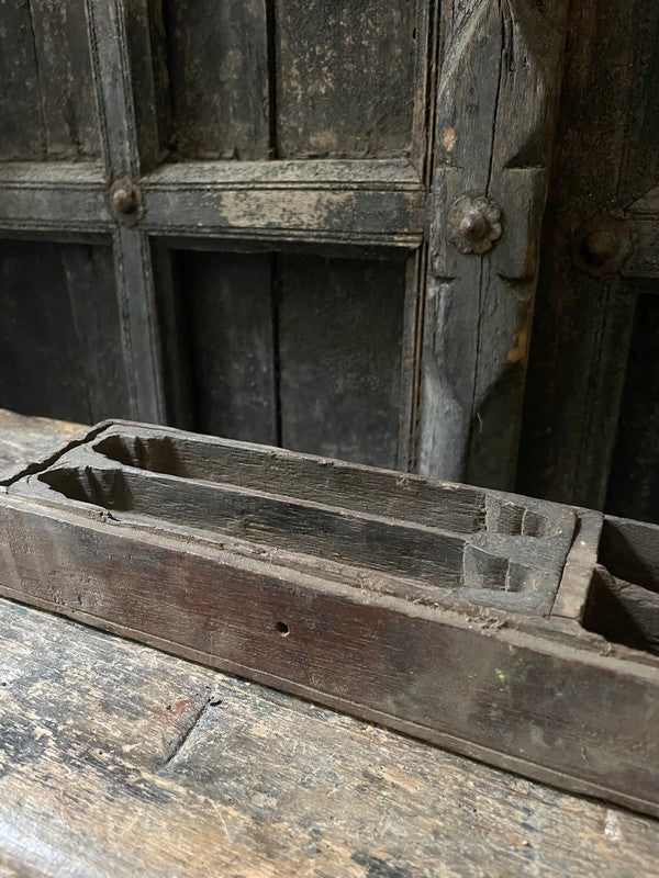 Oude houten bakje