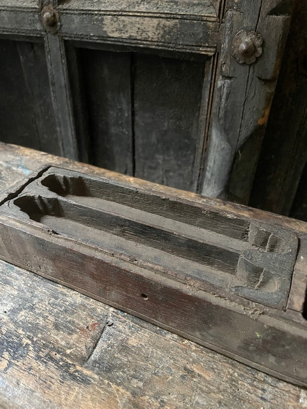 Oude houten bakje