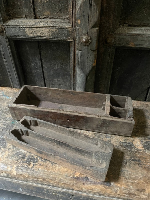 Oude houten bakje