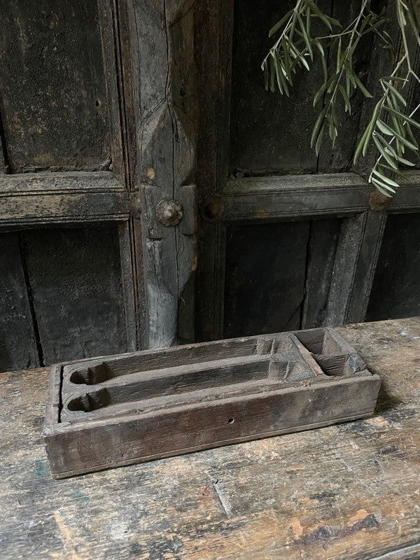 Oude houten bakje