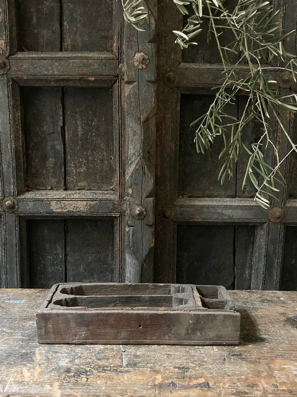 Oude houten bakje