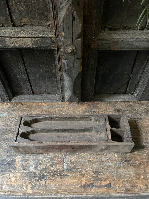 Oude houten bakje