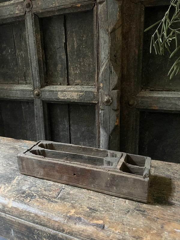 Oude houten bakje