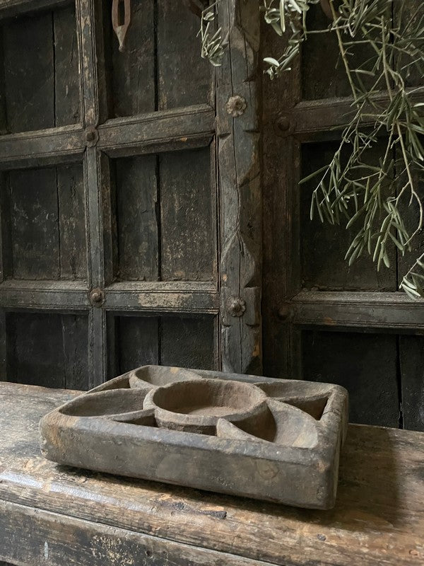 Oude houten Nepalese kruidenbak