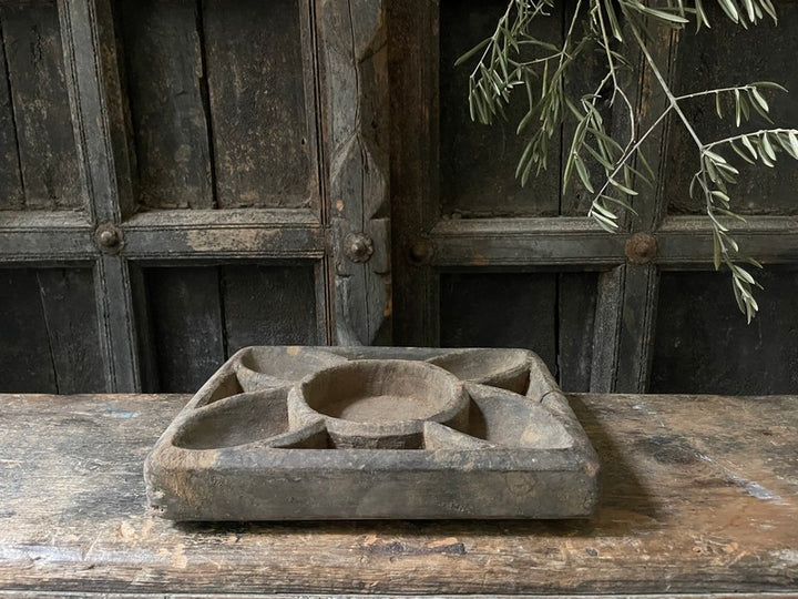 Oude houten Nepalese kruidenbak