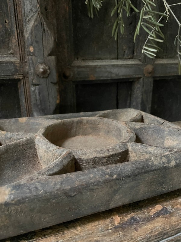 Oude houten Nepalese kruidenbak