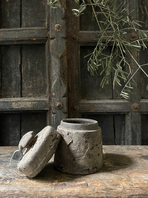 Oud houten Nepalese potje