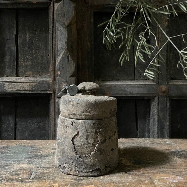 Oud houten Nepalese potje