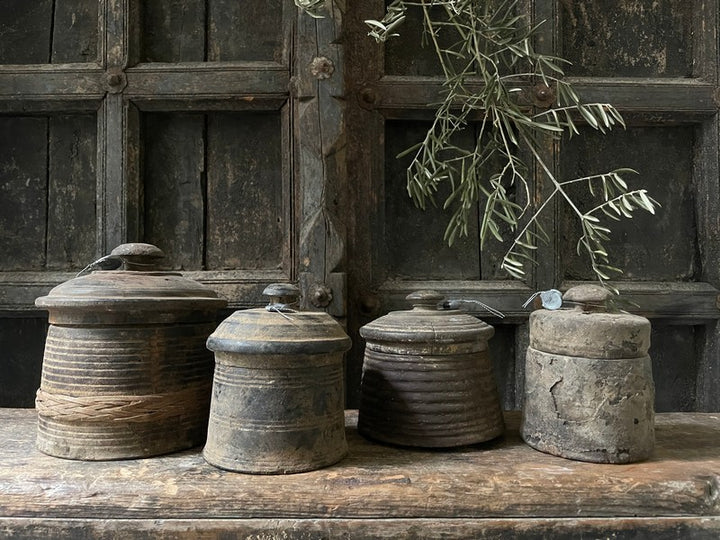 Oud houten Nepalese potje