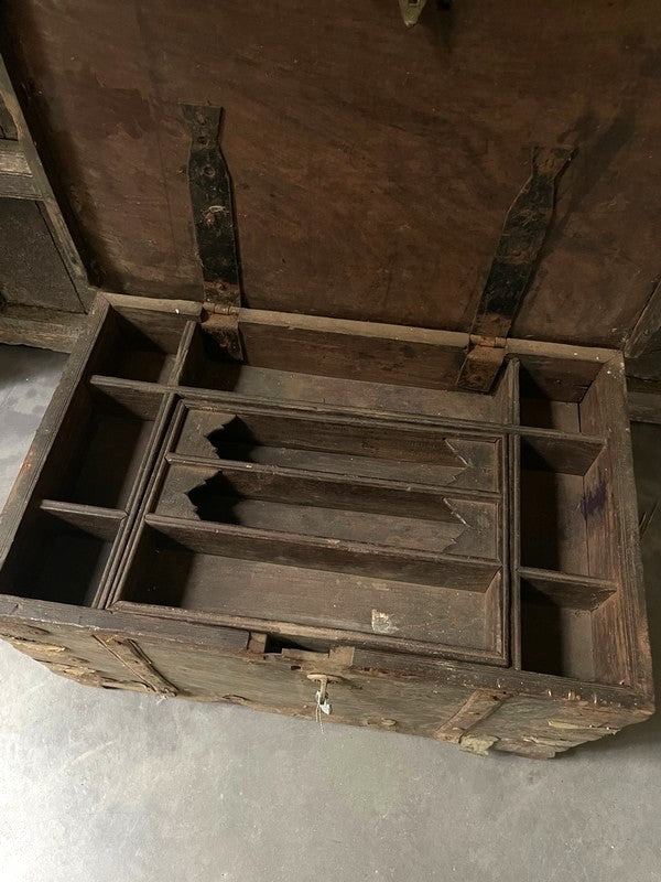 Oude houten Nepalese kist