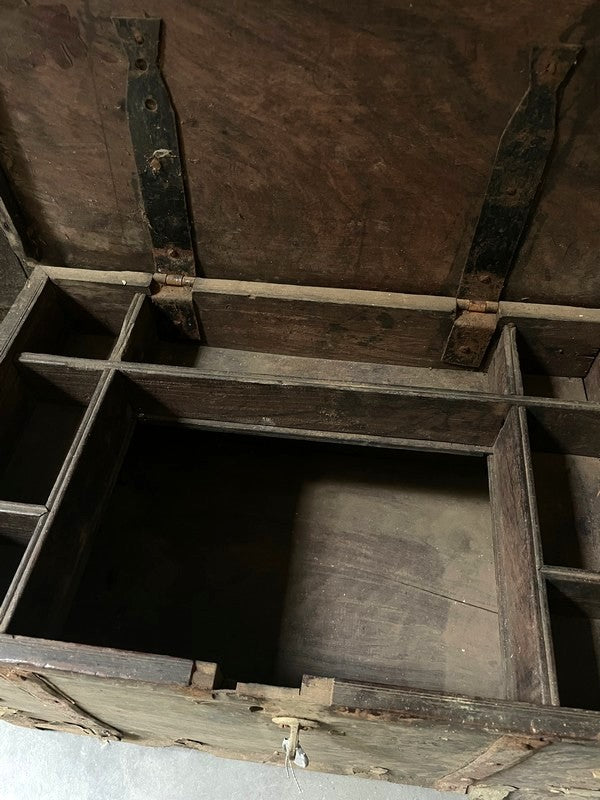 Oude houten Nepalese kist